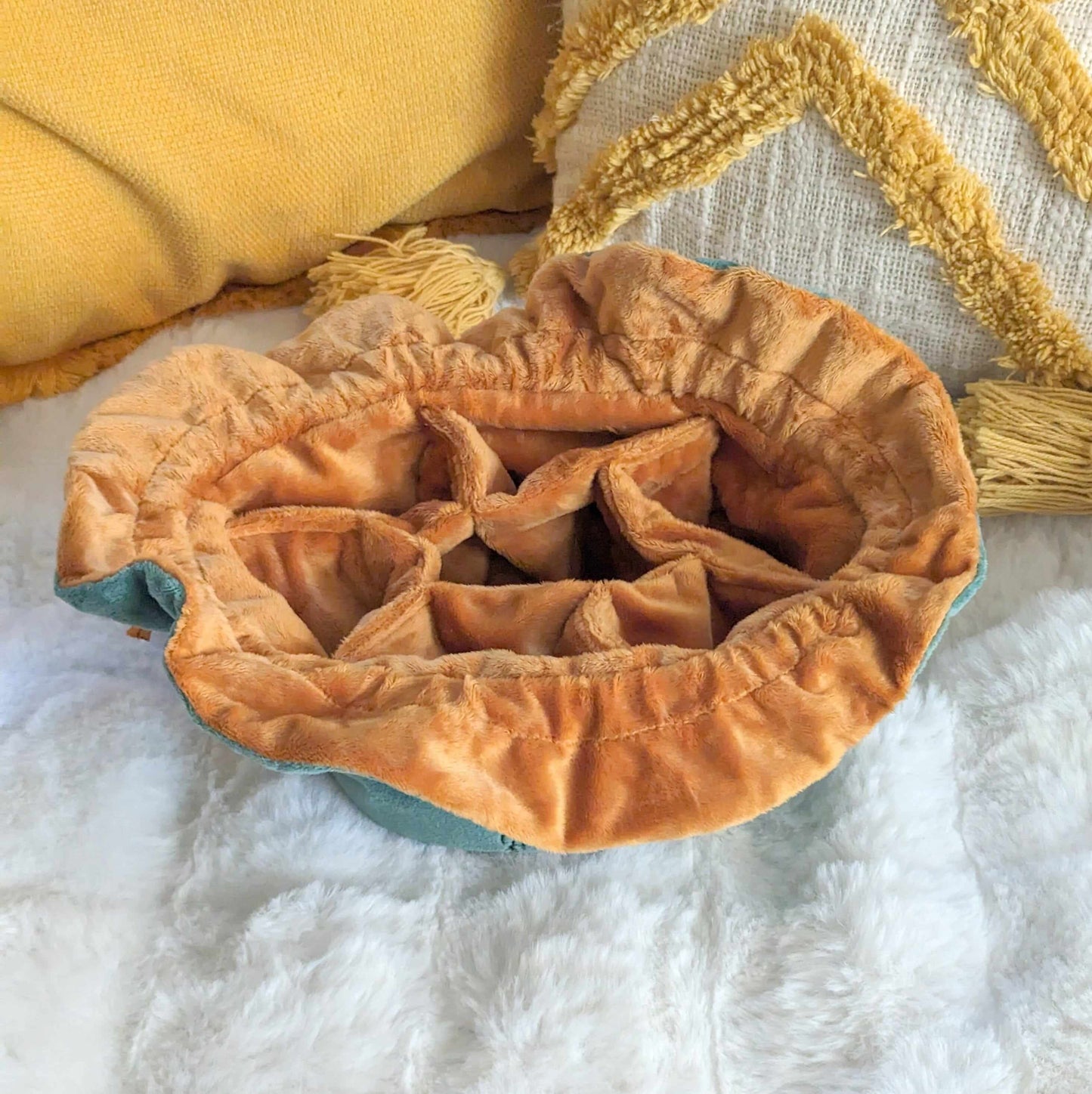 Druid dice bag. Multi pocket large dice bag in green and brown Fennek and Finch
