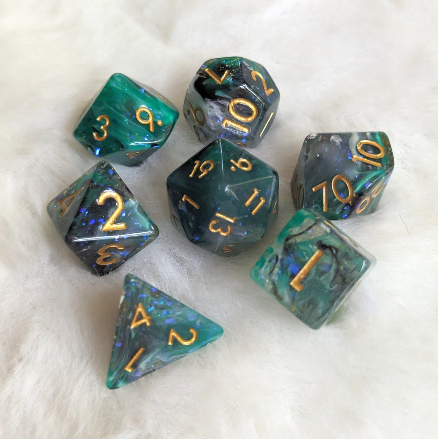 Hunter's Mark Dice Set with green, black, and white glitter for TTRPG, perfect for Dungeons and Dragons on a white surface.