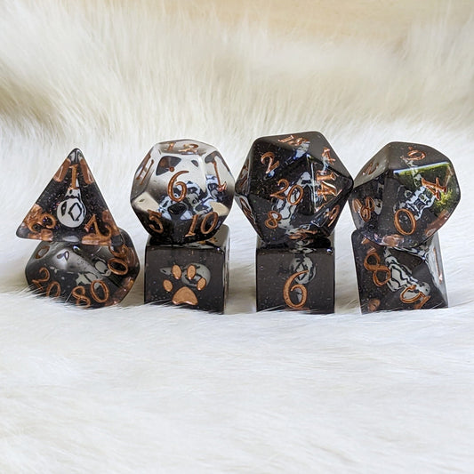 Mementos Dice Set. 8 Piece Bird Skull Raven Queen Themed Dice Set