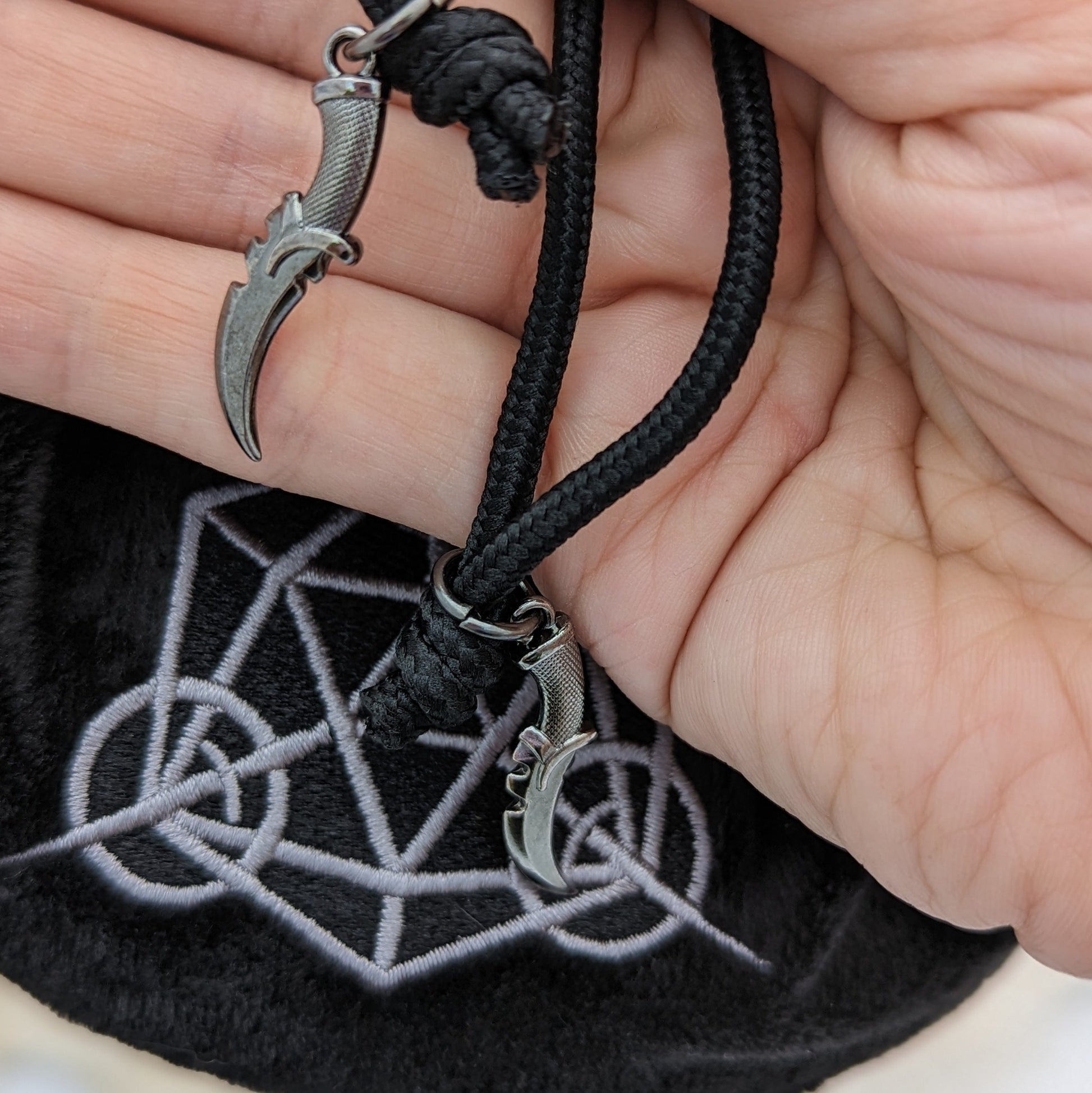 Rogue Dice Bag. Multi-pocket drawstring dice organizing bag Fennek and Finch