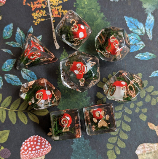 Amanita Mushrooms and Moss Dice Set – 8-Piece Forest DnD Dice | Fennek & Finch Dice sets Fennek and Finch