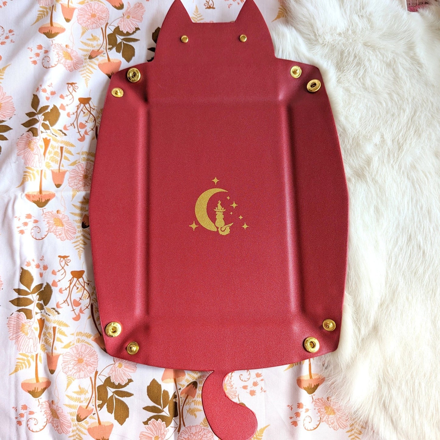 Cat Dice Tray in Burgundy | Foldable PU Leather Rolling Tray for DnD Dice Bags & Accessories Fennek and Finch
