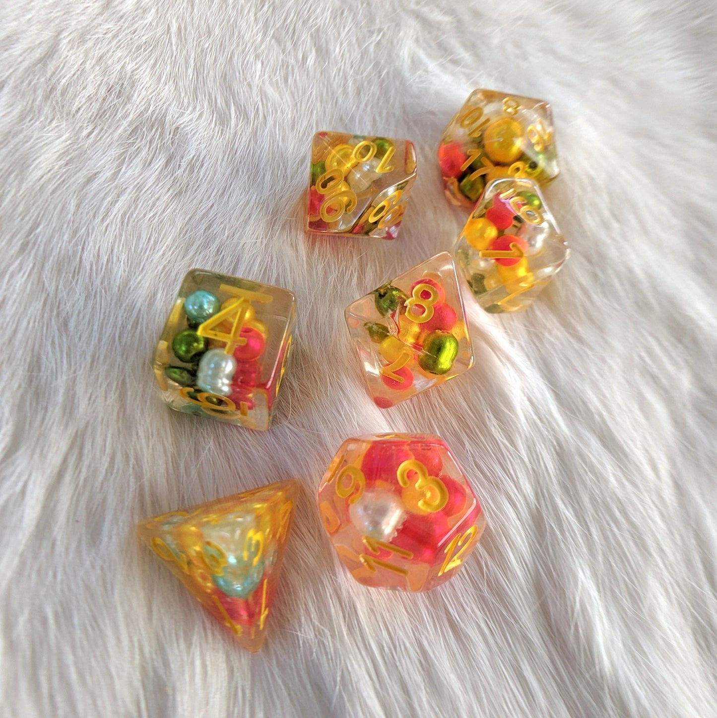 Festive Pearl Dice Set – Clear Resin with Vibrant Pearly Beads - Fennek and Finch