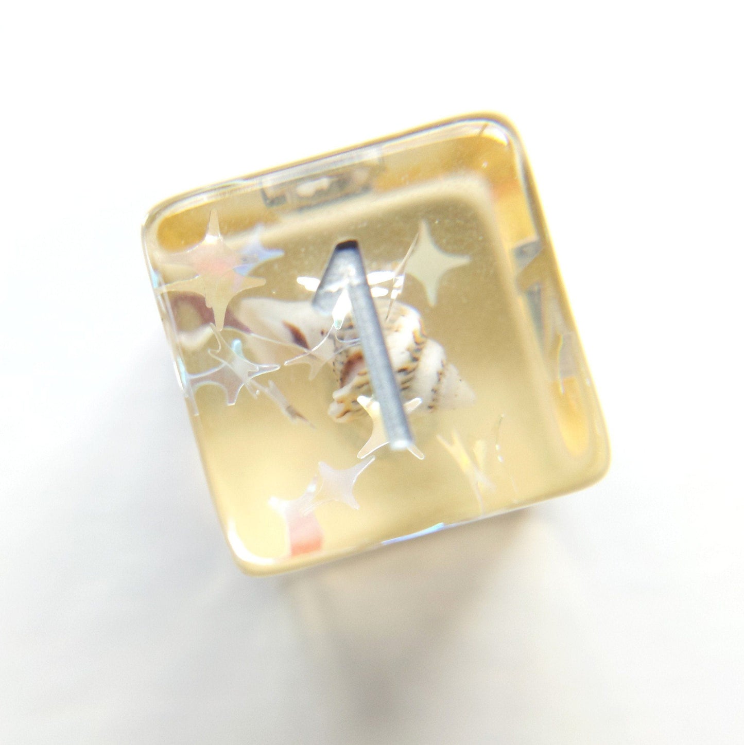Gold Conch Dice showing seashell and star glitter in clear resin, perfect for Dungeons and Dragons and beach-themed RPGs.