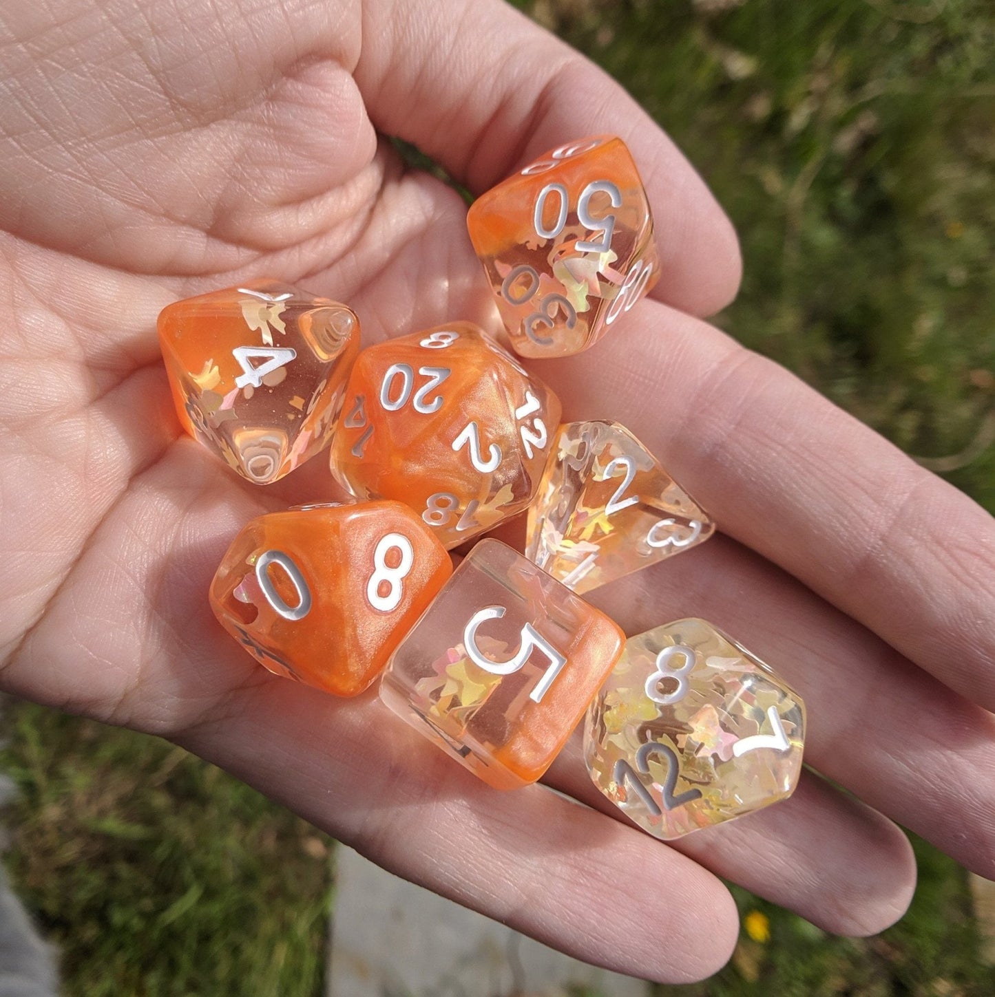 Peachy Bow Dice Set – 7-Piece Orange Translucent Ribbon Bow Glitter DnD Dice Dice sets Fennek and Finch