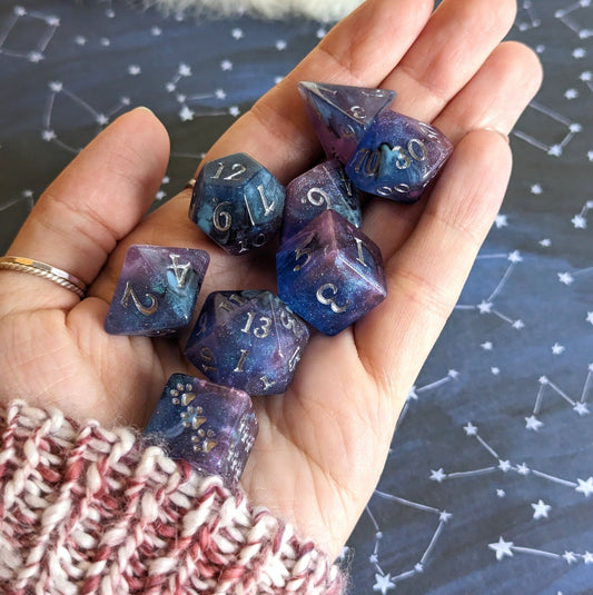 Unending Breath Dice Set – 8-Piece Blue Purple Micro Shimmer Vapor Genasi Paw Dice sets Fennek and Finch