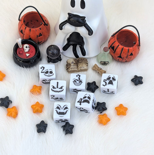 Spooky Ghost D6 Dice Set - Black & White - Little Nightmares
