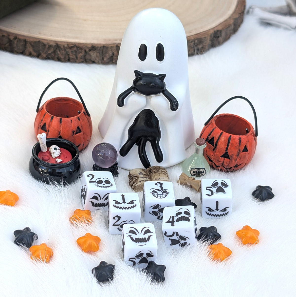 Spooky Ghost D6 Dice Set - Black & White - Little Nightmares