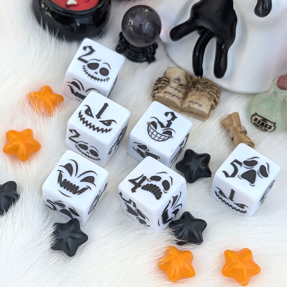 Spooky Ghost D6 Dice Set - Black & White - Little Nightmares