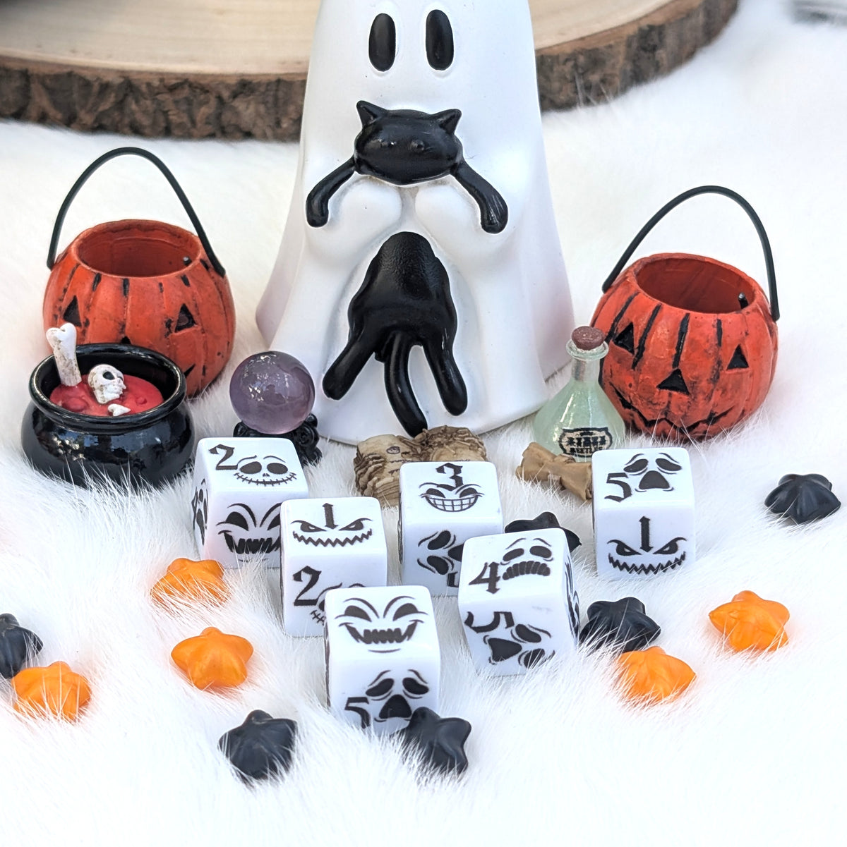 Spooky Ghost D6 Dice Set - Black & White - Little Nightmares