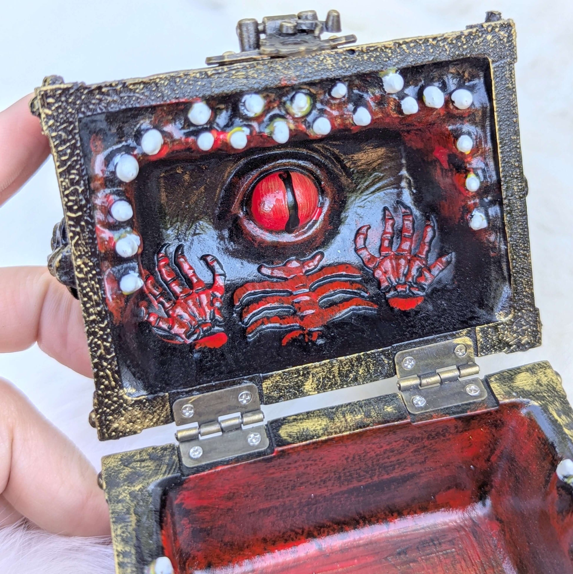 Open Mimic Treasure Chest Dice Box revealing red eye and claws inside, surrounded by orb-like decorations.