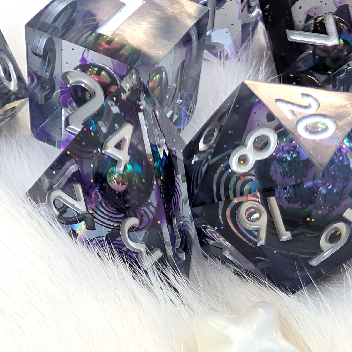 Sharp Edge DnD Dice Set - Purple Holographic Resin - Spectral portal
