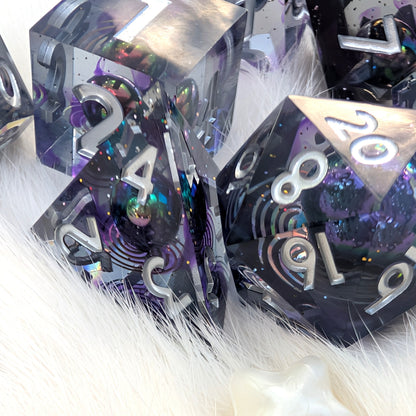 Sharp Edge DnD Dice Set - Purple Holographic Resin - Spectral portal