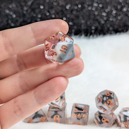 Crow Dice Set – 8pc Resin Dice with Flying Crows and Paw D6 - Fennek and Finch