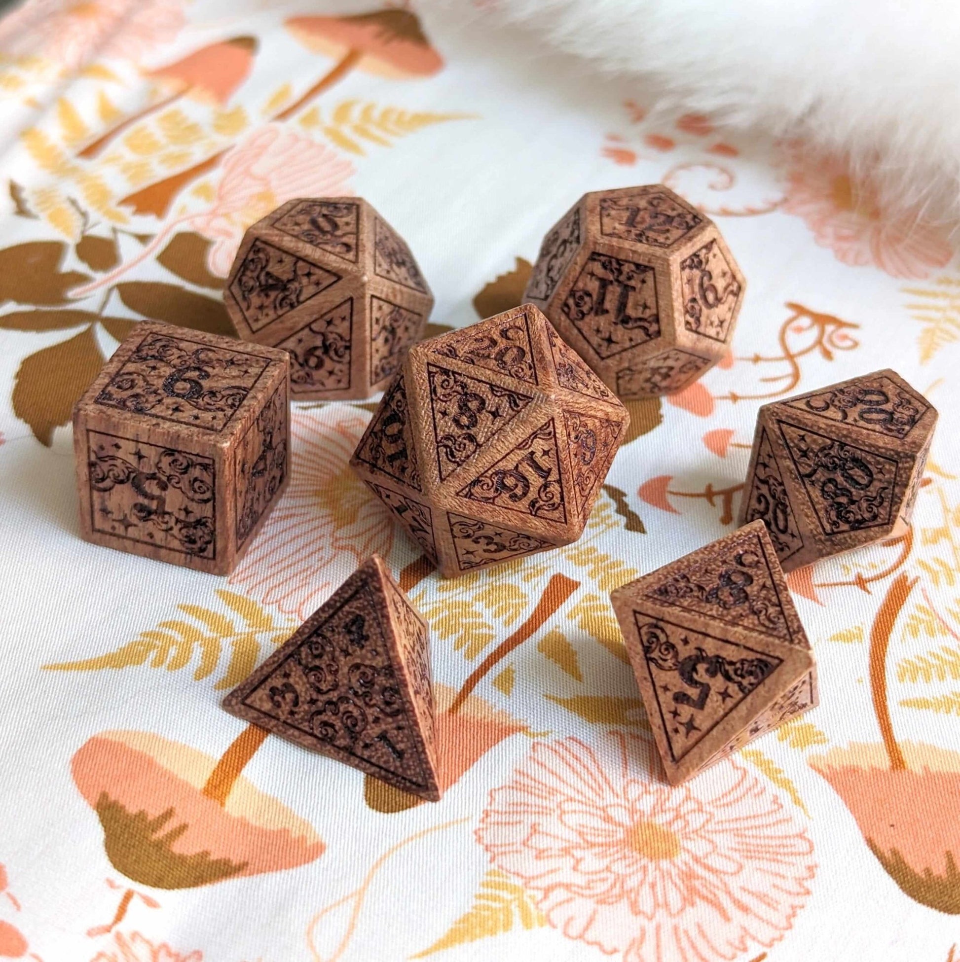 Dreamy Star and Moon Wood Dice Set – 7 - Piece Engraved Wooden DnD Dice | Fennek & Finch - Fennek and Finch
