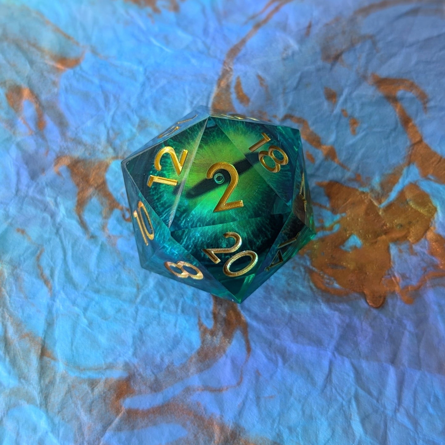 Emerald Eye Liquid Core D20 – Large Green Moving Eye DnD Die Dice Sets & Games Fennek and Finch