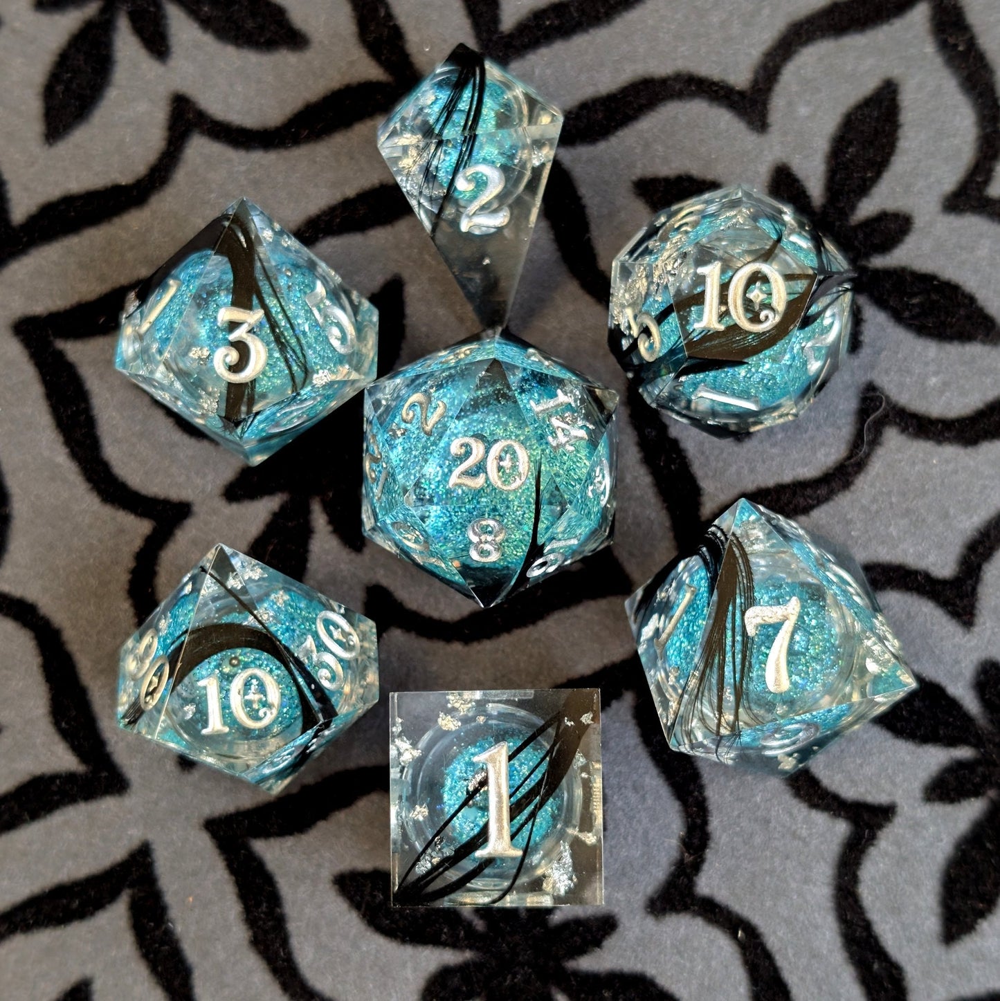 Feather Liquid Core Dice Set – 7pc Sharp Edge with Crystal D4 Dice Fennek and Finch