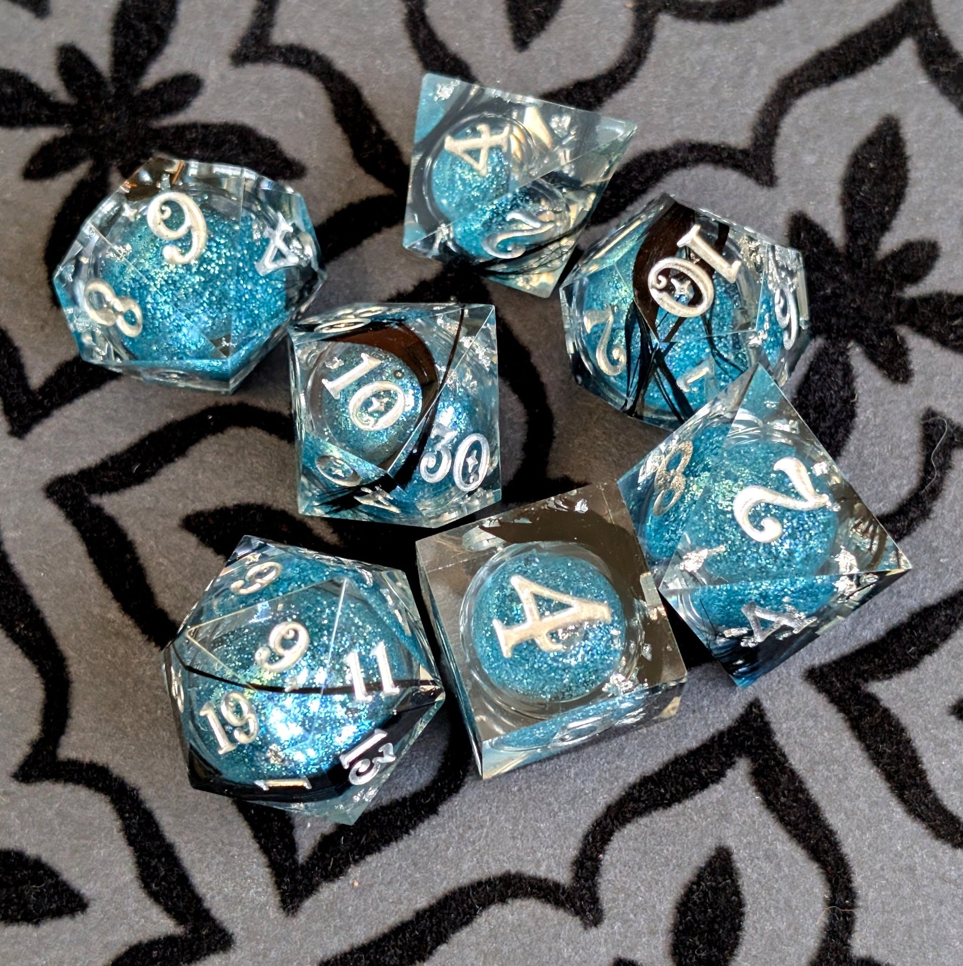 Feather Liquid Core Dice Set – 7pc Sharp Edge with Crystal D4 Dice Fennek and Finch