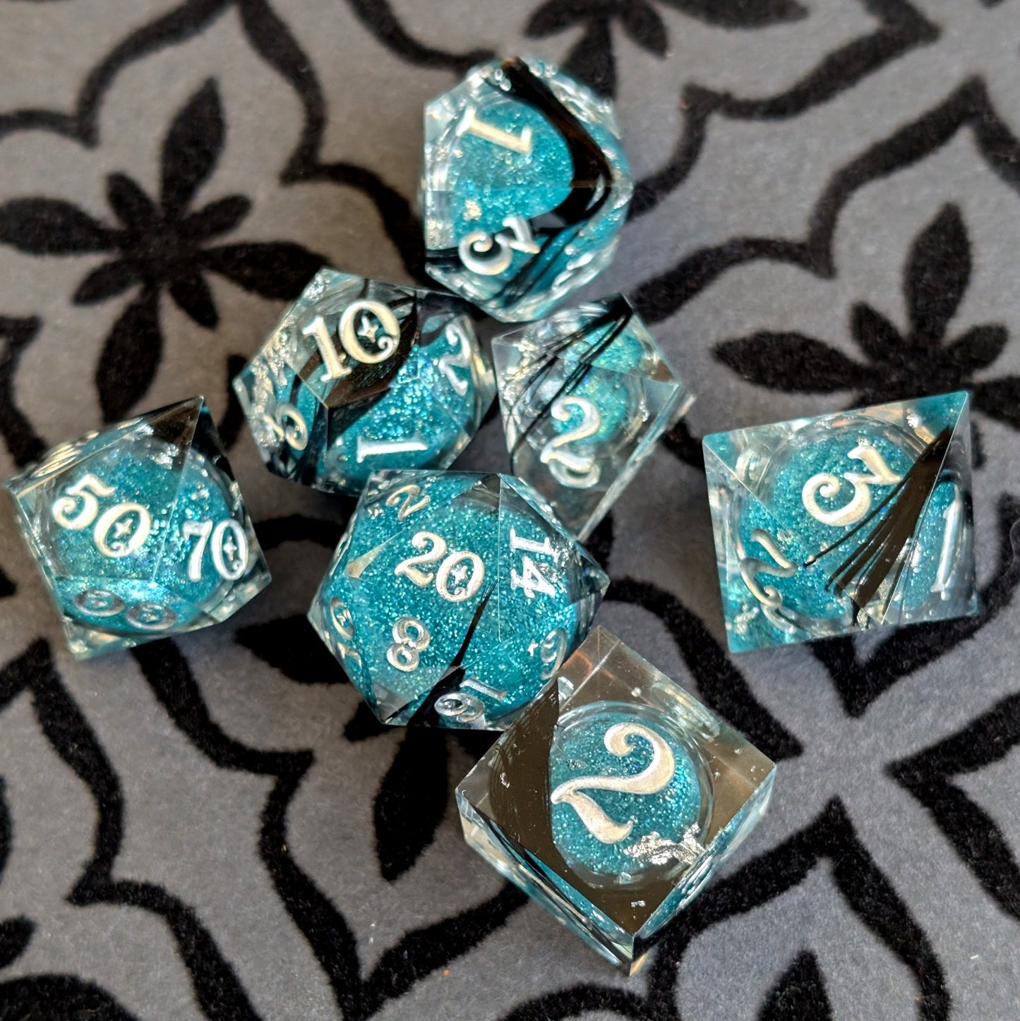 Feather Liquid Core Dice Set – 7pc Sharp Edge with Crystal D4 Dice Fennek and Finch