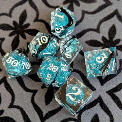 Feather Liquid Core Dice Set – 7pc Sharp Edge with Crystal D4 Dice Fennek and Finch