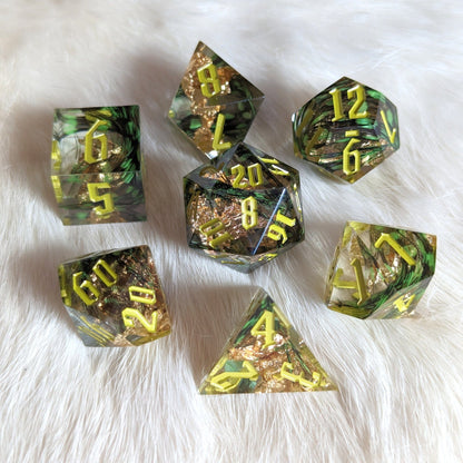 Green Feather Sharp Edge Dice Set – 7 - Piece Gold Foil Fantasy Font DnD Dice - Fennek and Finch