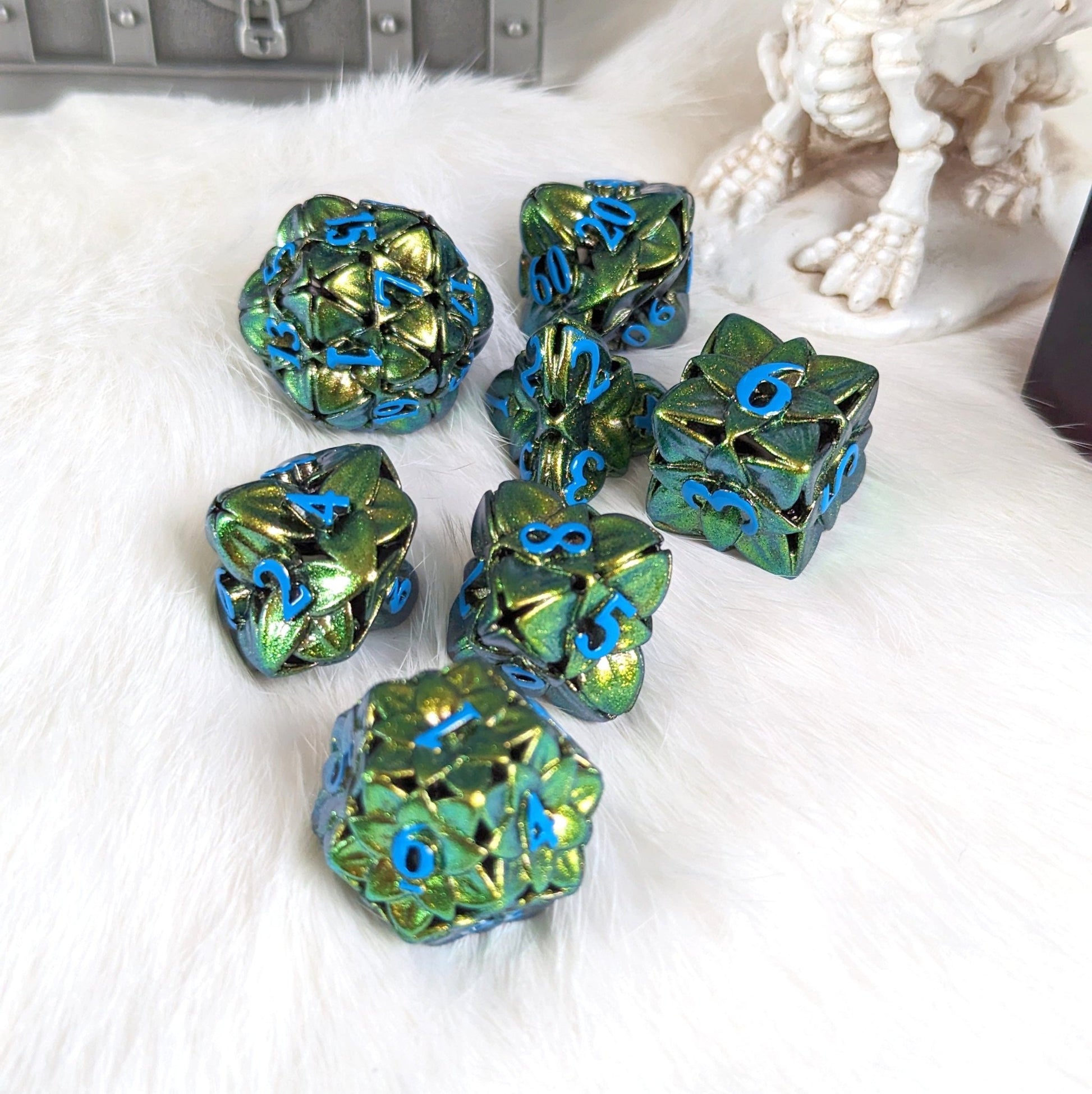 Green Floral Hollow Metal Dice Set – 7-Piece Zinc Alloy DnD Dice Dice sets Fennek and Finch