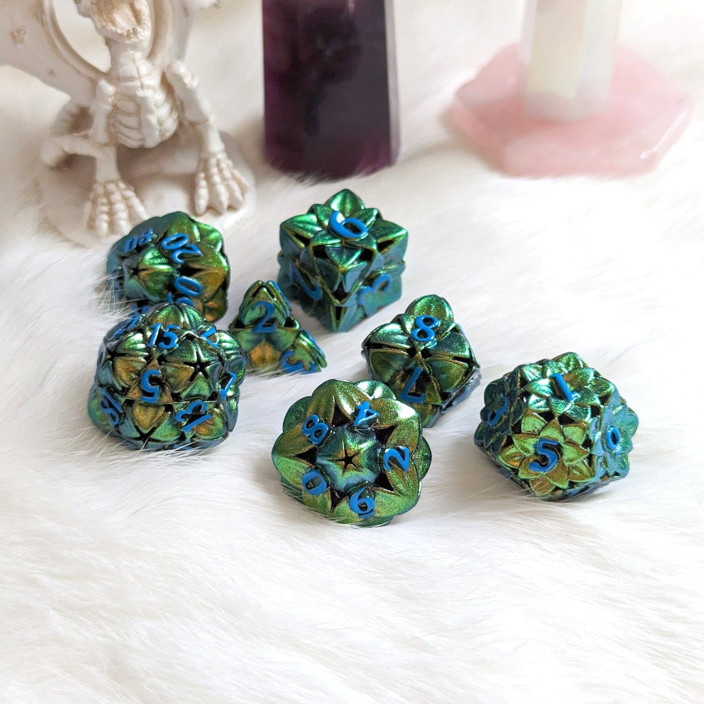 Green Floral Hollow Metal Dice Set – 7-Piece Zinc Alloy DnD Dice Dice sets Fennek and Finch