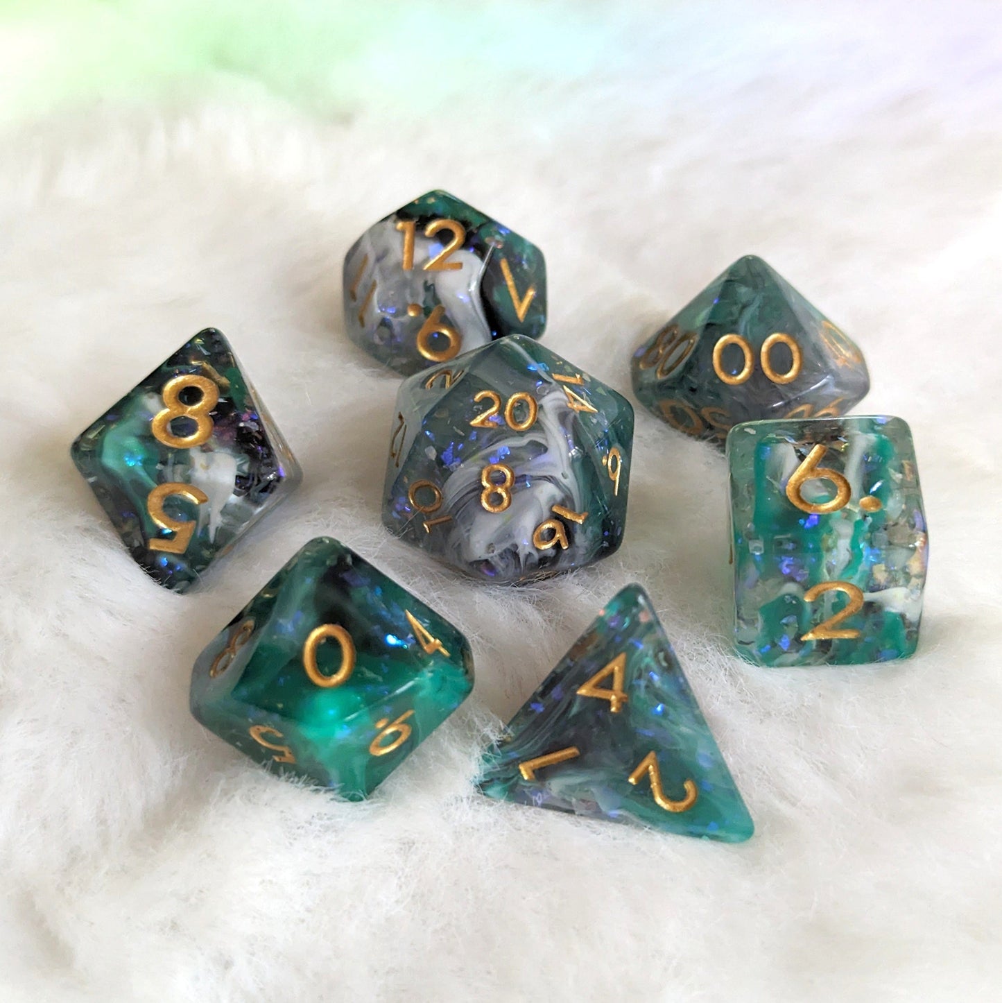 Hunter's Mark Dice Set with green, black, and white glittering design, perfect for Dungeons and Dragons or tabletop gaming.