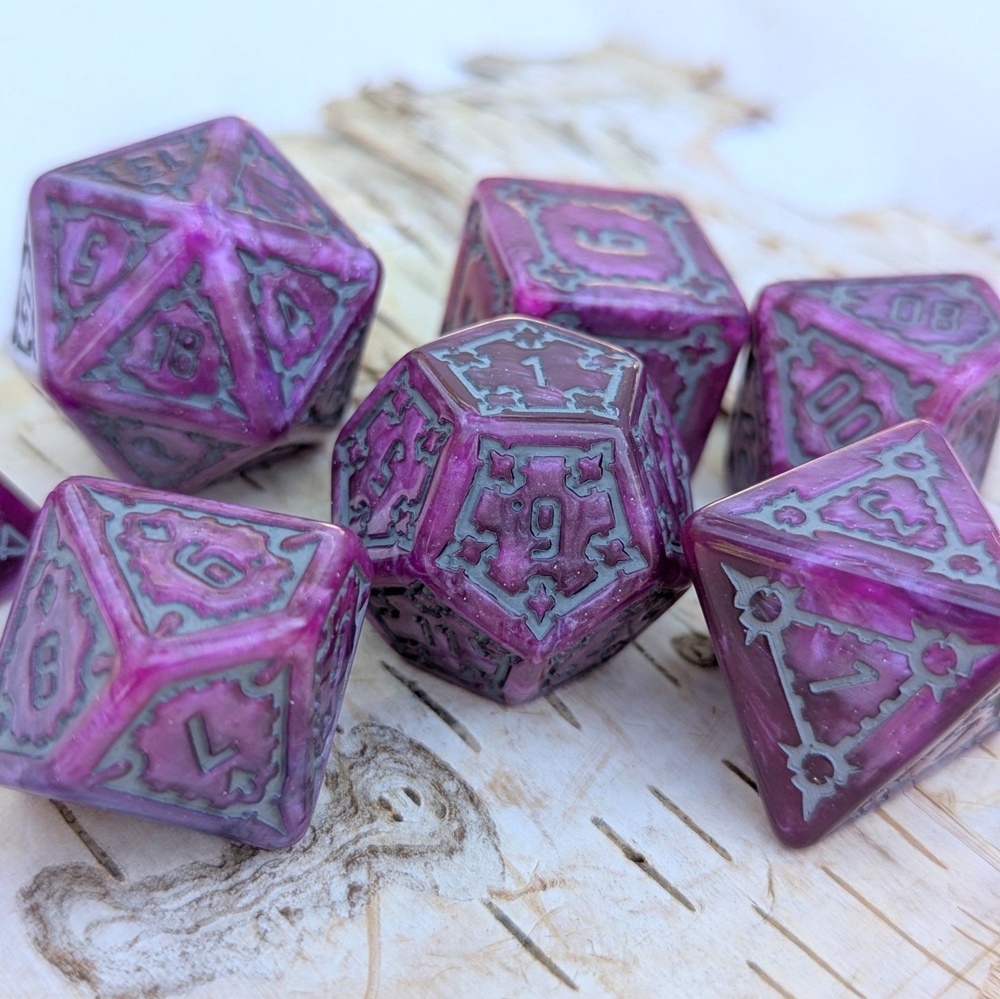 Luscious Castle Dice – 7 - Piece Extra Large 25mm Purple Pink Glitter DnD Dice - Fennek and Finch