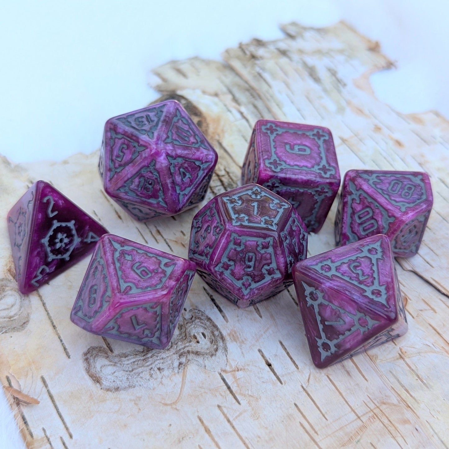 Luscious Castle Dice – 7 - Piece Extra Large 25mm Purple Pink Glitter DnD Dice - Fennek and Finch
