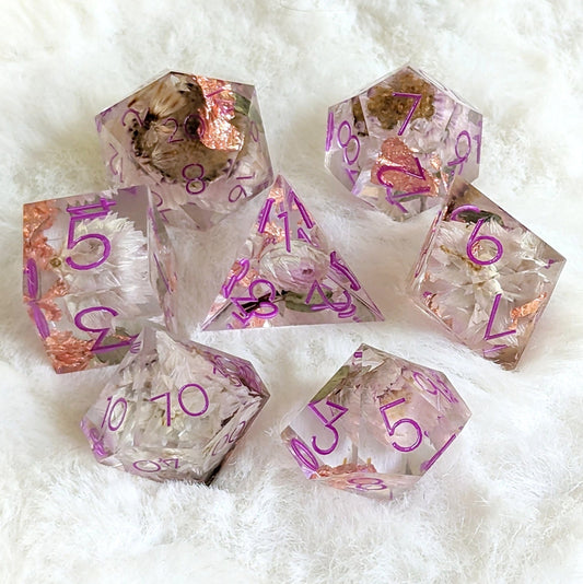 Magenta Ink Daisy Sharp Edge DnD Dice Set – 7 - Piece with Real Flowers | Fennek & Finch - Fennek and Finch
