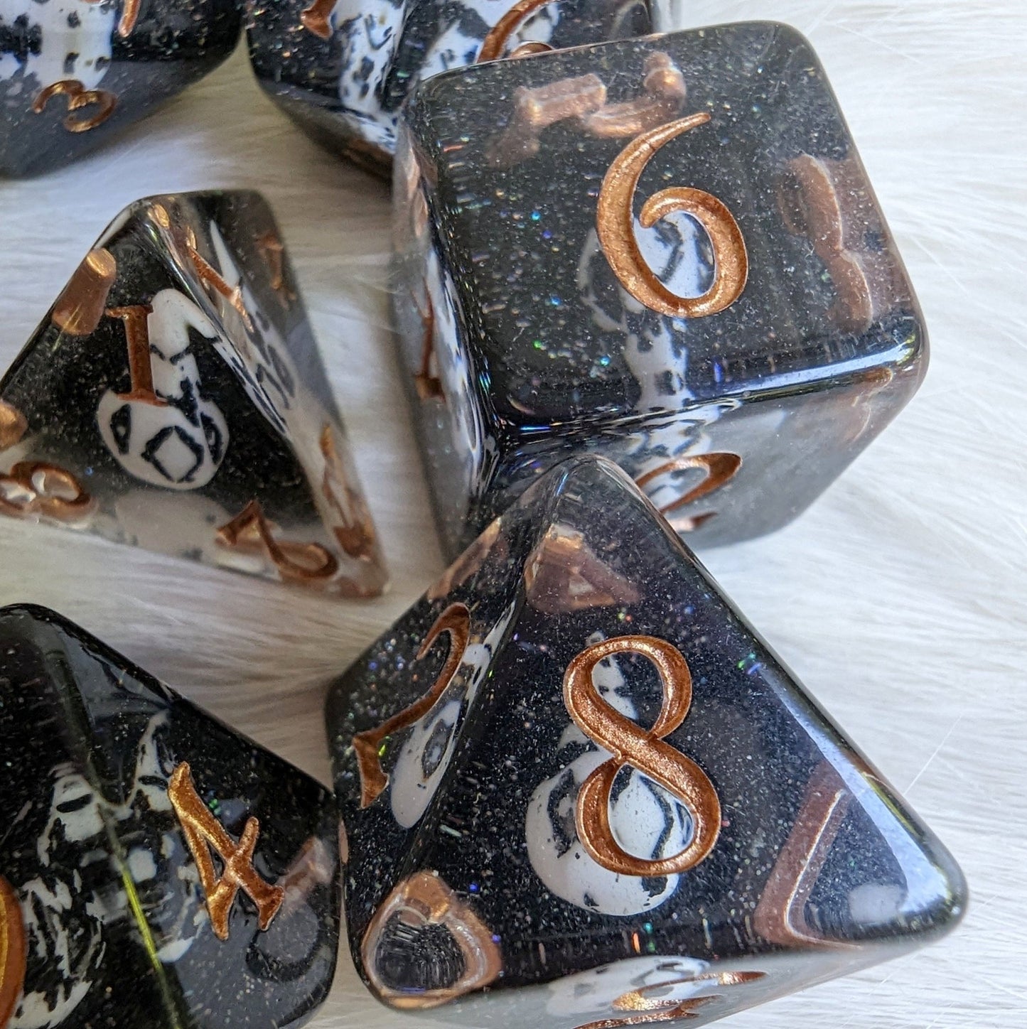 Mementos Dice Set – 8-Piece Bird Skull Raven Queen | Fennek & Finch Dice sets Fennek and Finch