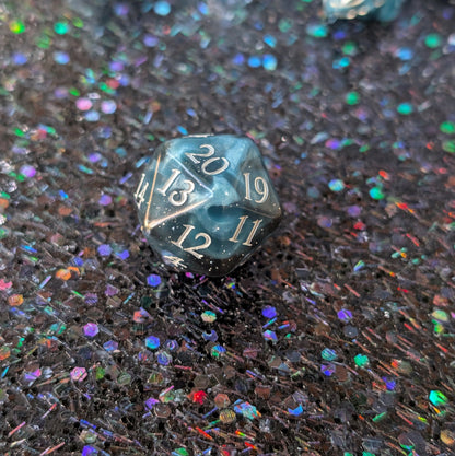 Mystic Mind - Black Blue Spindown D20 Dice Fennek and Finch