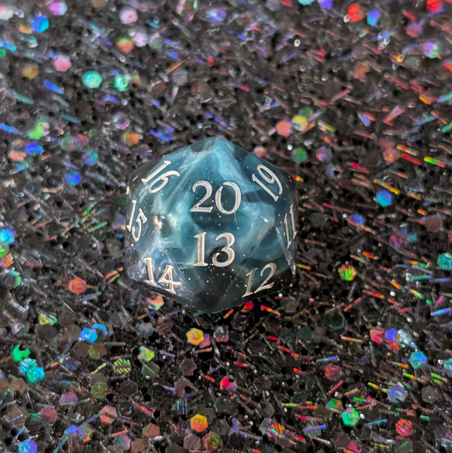 Mystic Mind - Black Blue Spindown D20 Dice Fennek and Finch