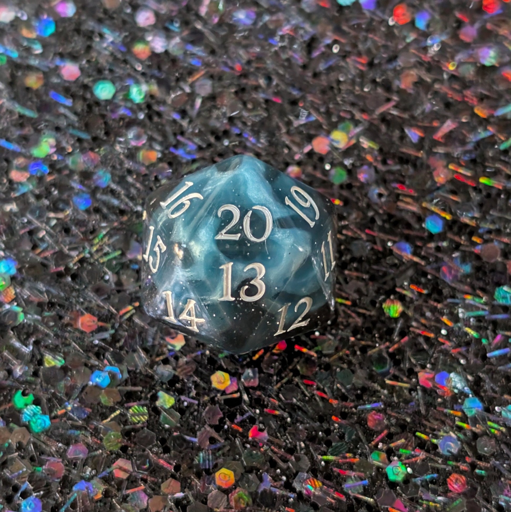 Mystic Mind - Black Blue Spindown D20 Dice Fennek and Finch