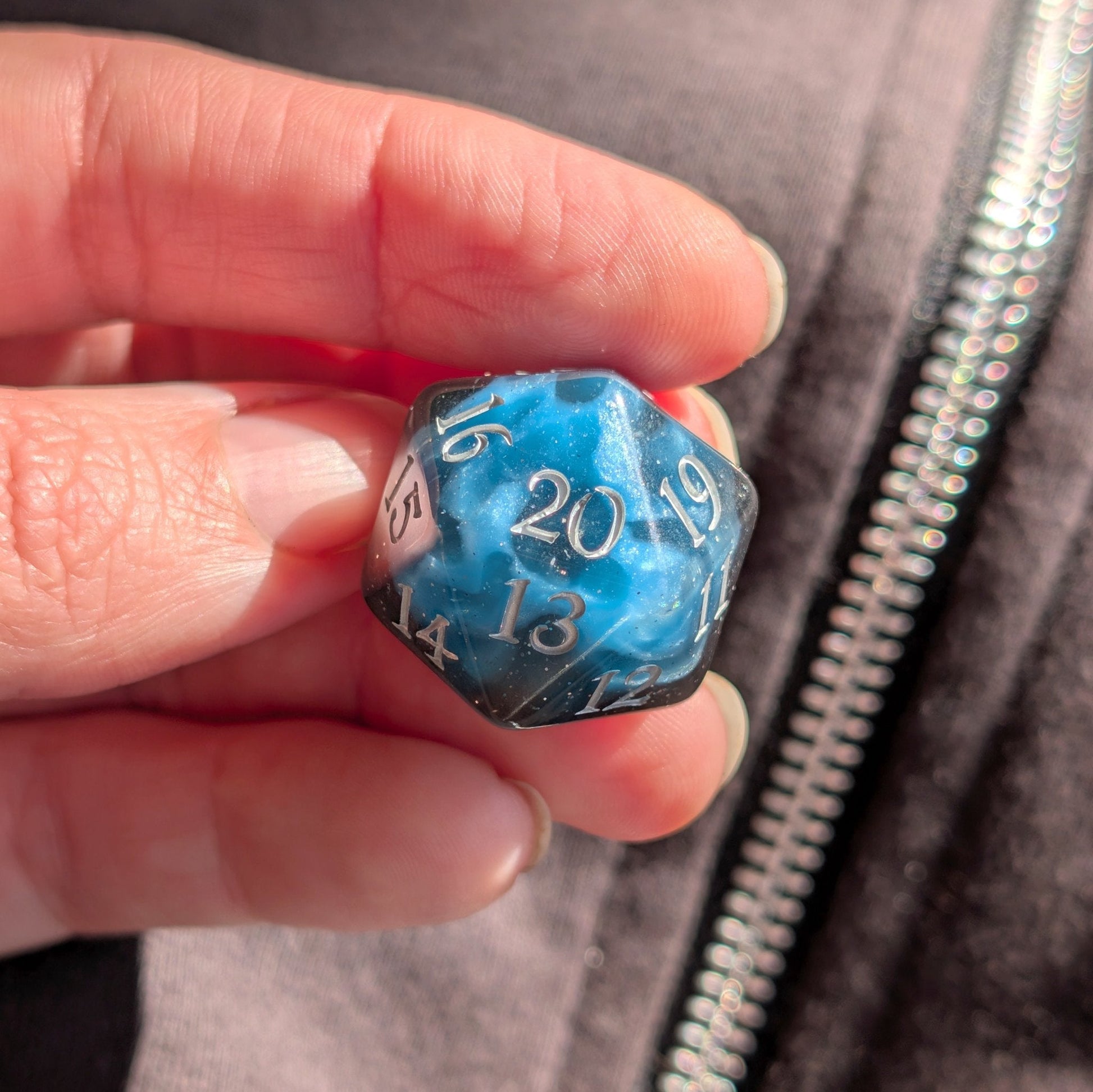 Mystic Mind - Black Blue Spindown D20 Dice Fennek and Finch