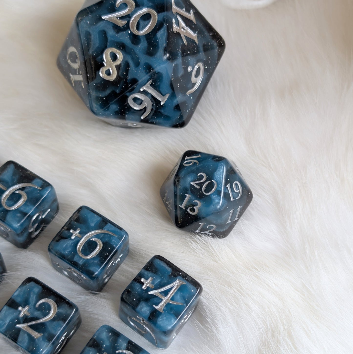 Mystic Mind - Black Blue Spindown D20