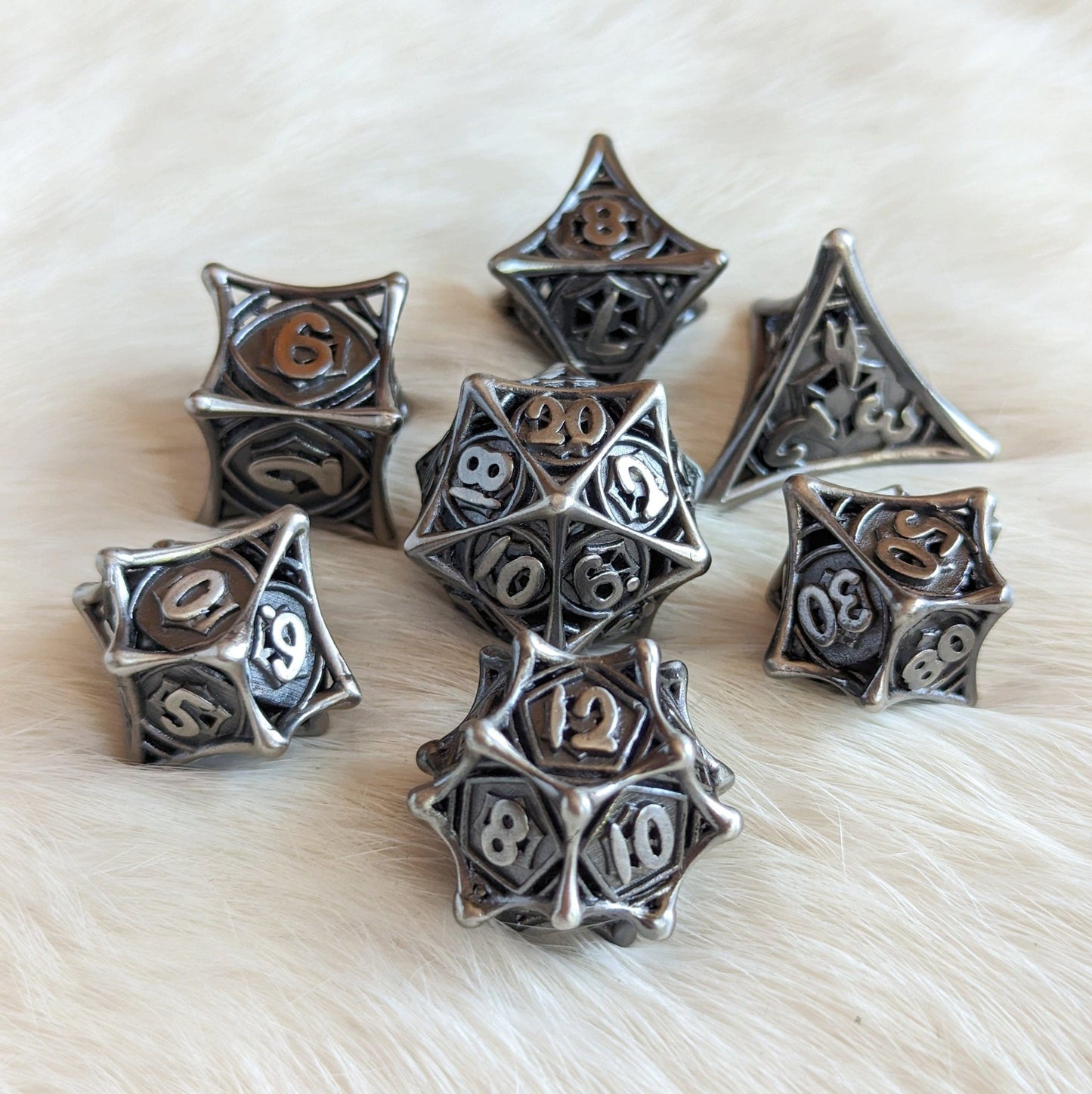 Spider Web Hollow Metal Dice Set – Geometric Design in Copper, Bronze, Silver & Black Dice sets Fennek and Finch Silver