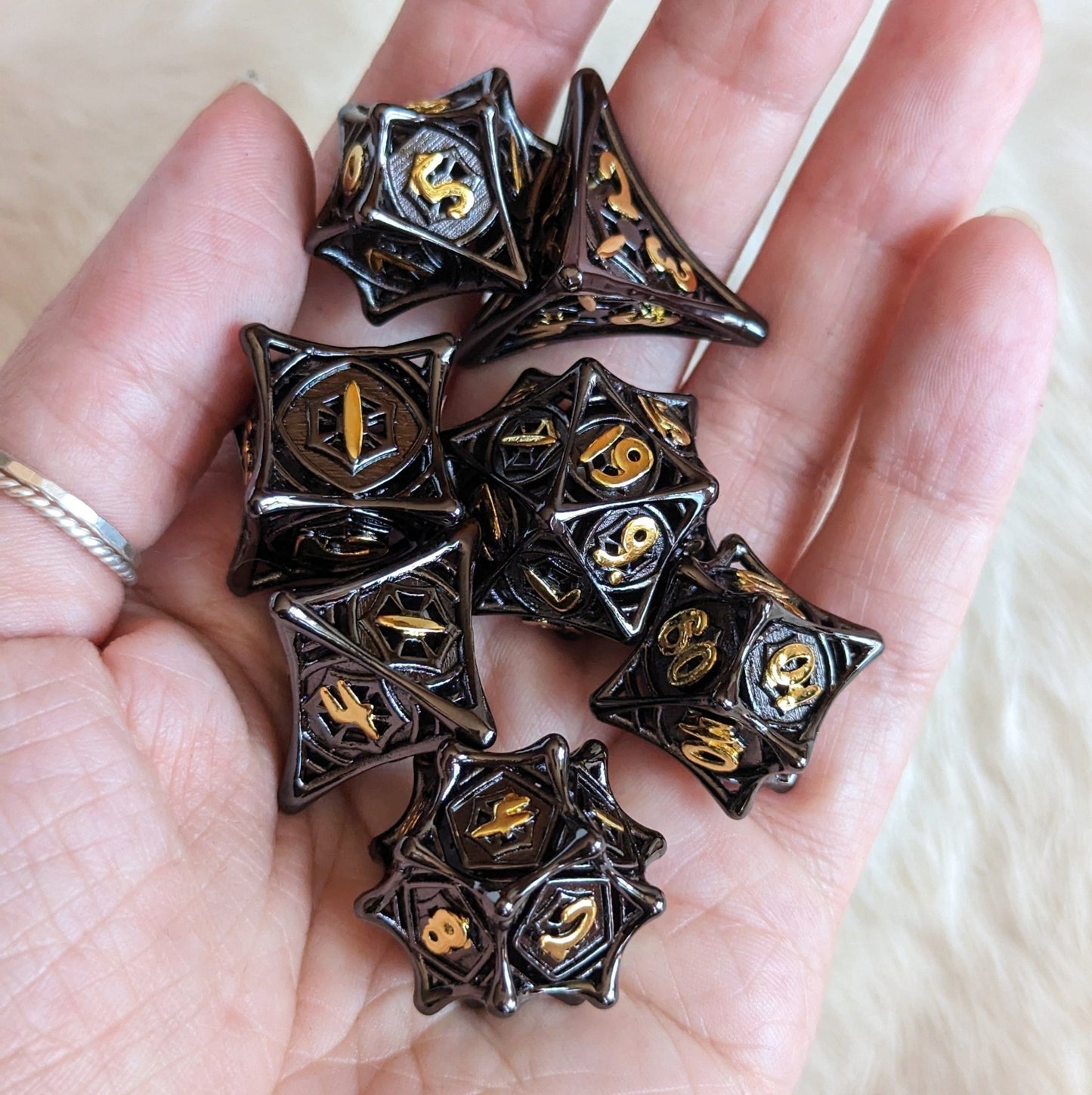 Spider Web Hollow Metal Dice Set – Geometric Design in Copper, Bronze, Silver & Black Dice sets Fennek and Finch