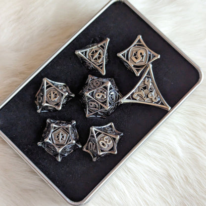 Spider Web Hollow Metal Dice Set – Geometric Design in Copper, Bronze, Silver & Black Dice sets Fennek and Finch