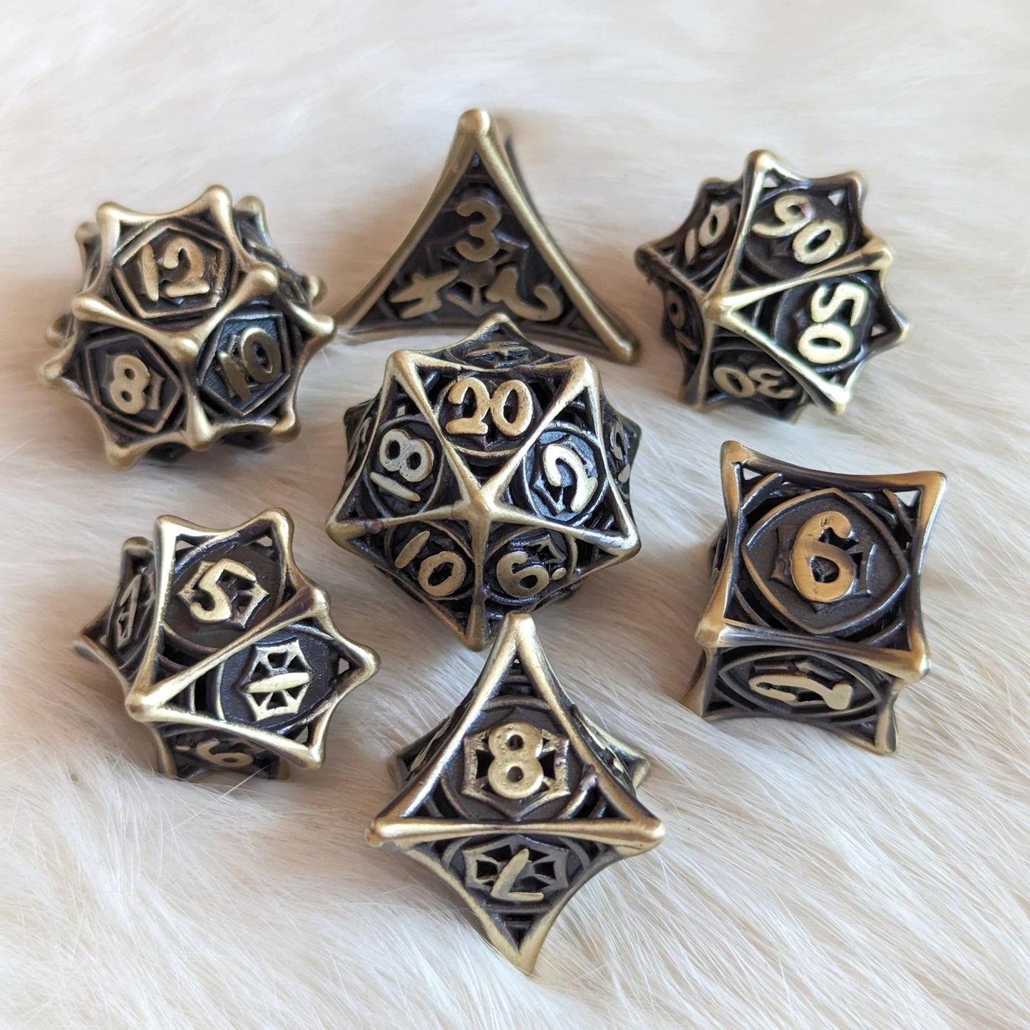 Spider Web Hollow Metal Dice Set – Geometric Design in Copper, Bronze, Silver & Black Dice sets Fennek and Finch Bronze