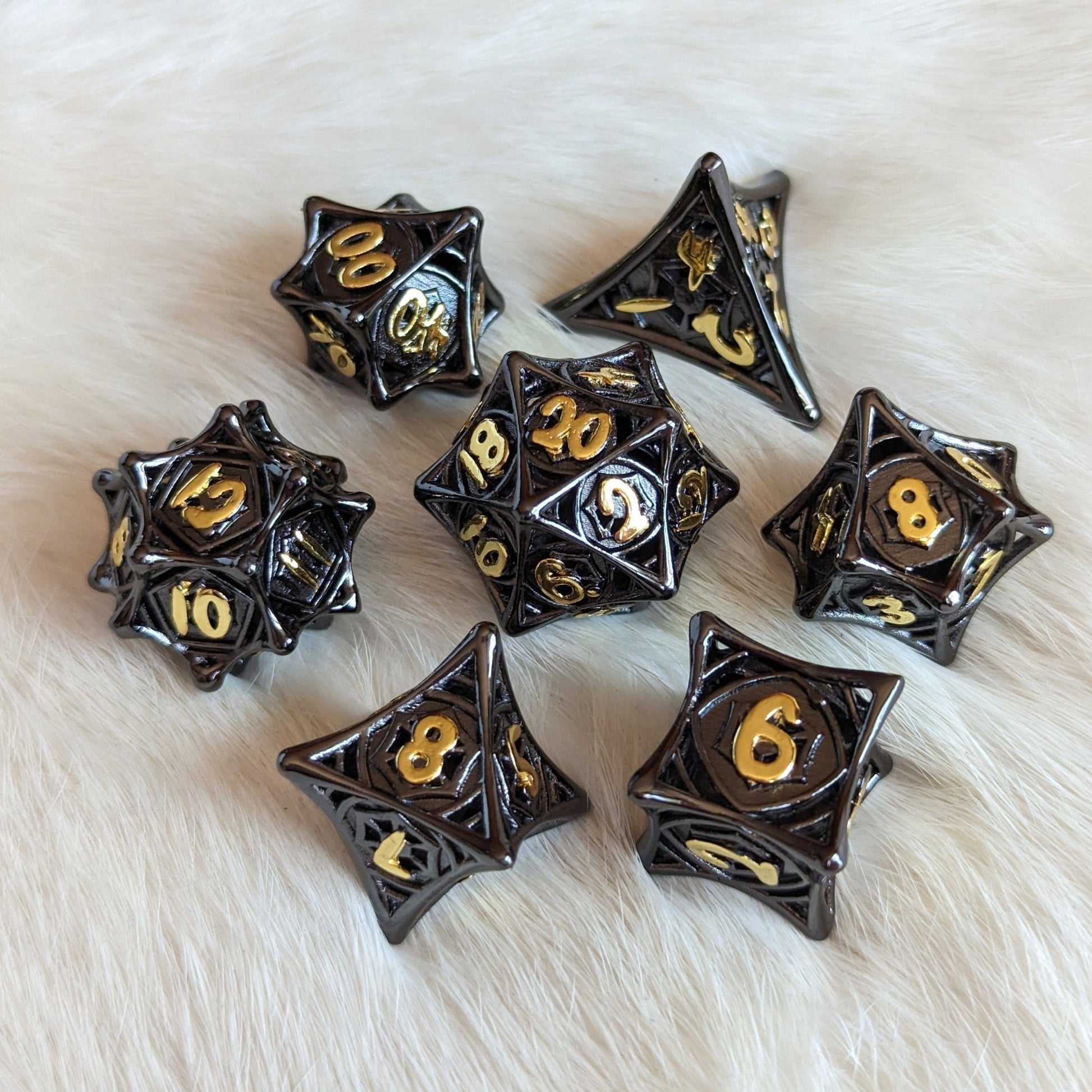 Spider Web Hollow Metal Dice Set – Geometric Design in Copper, Bronze, Silver & Black Dice sets Fennek and Finch