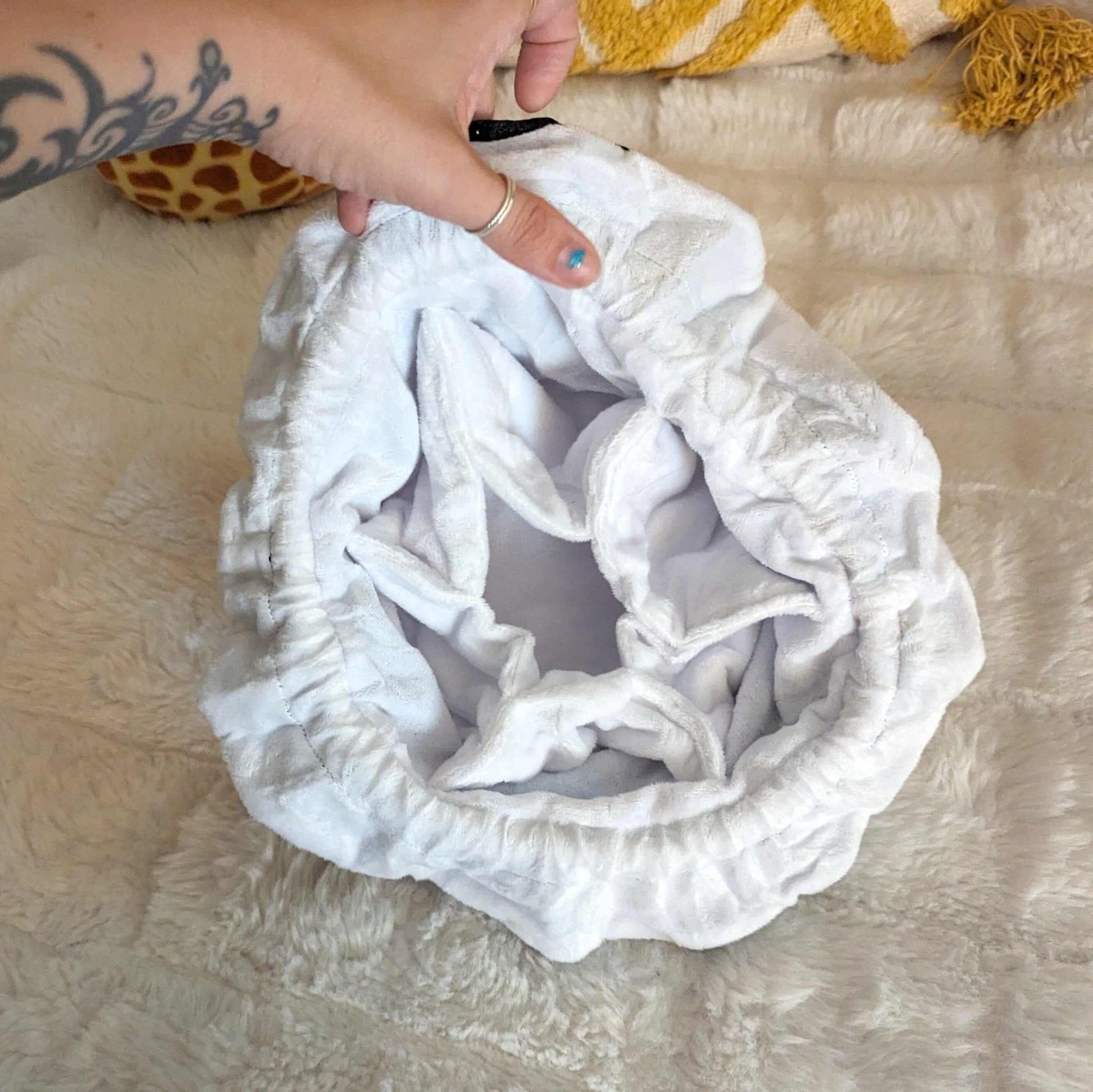 Starry Black Dice Bag – Multi-Pocket Velvet Pouch with Gold Stars | Fennek & Finch Fennek and Finch