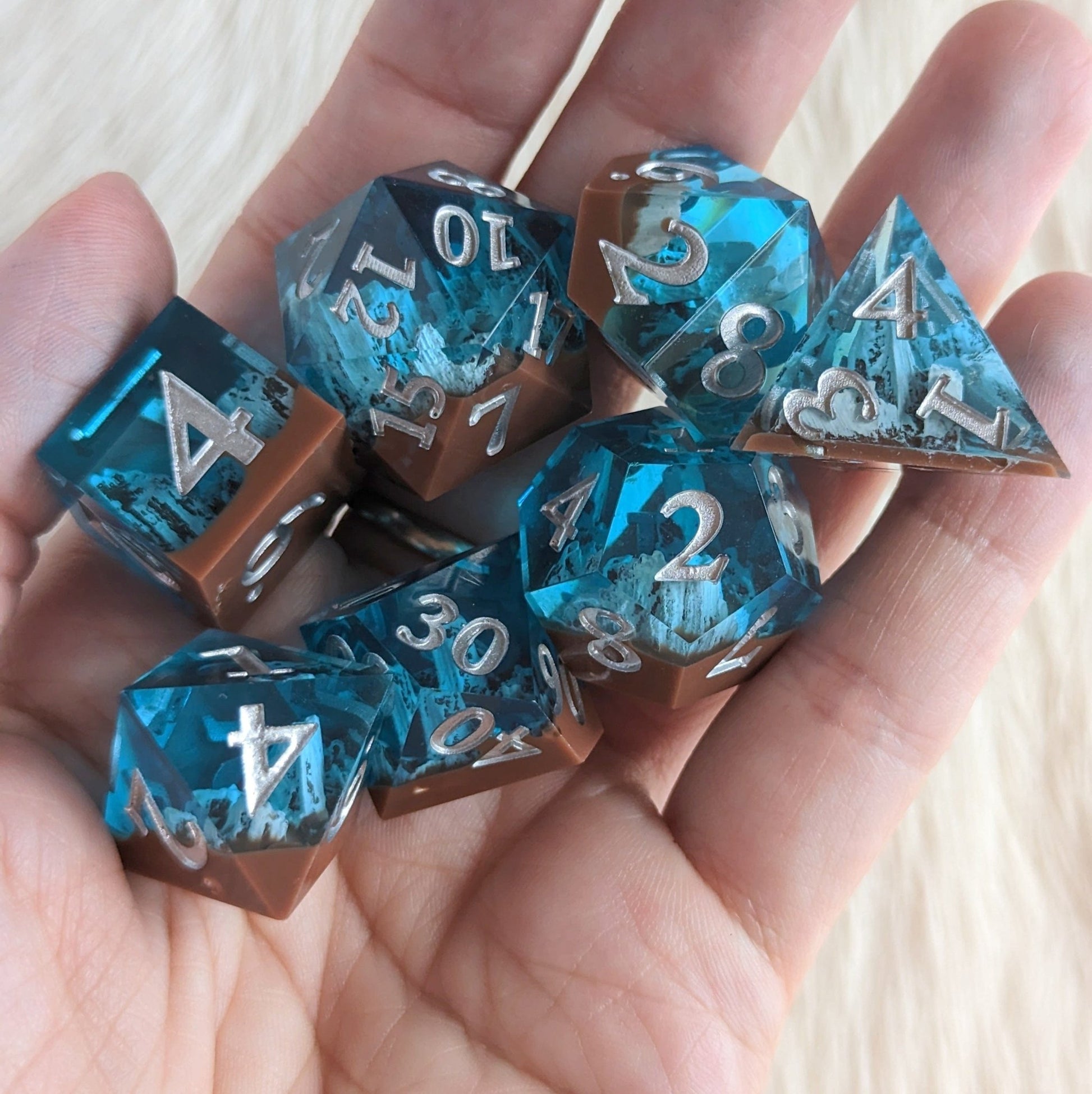Tundra Peak Sharp Edge Dice Set – 7 - Piece Snowy Mountain Resin DnD Dice - Fennek and Finch