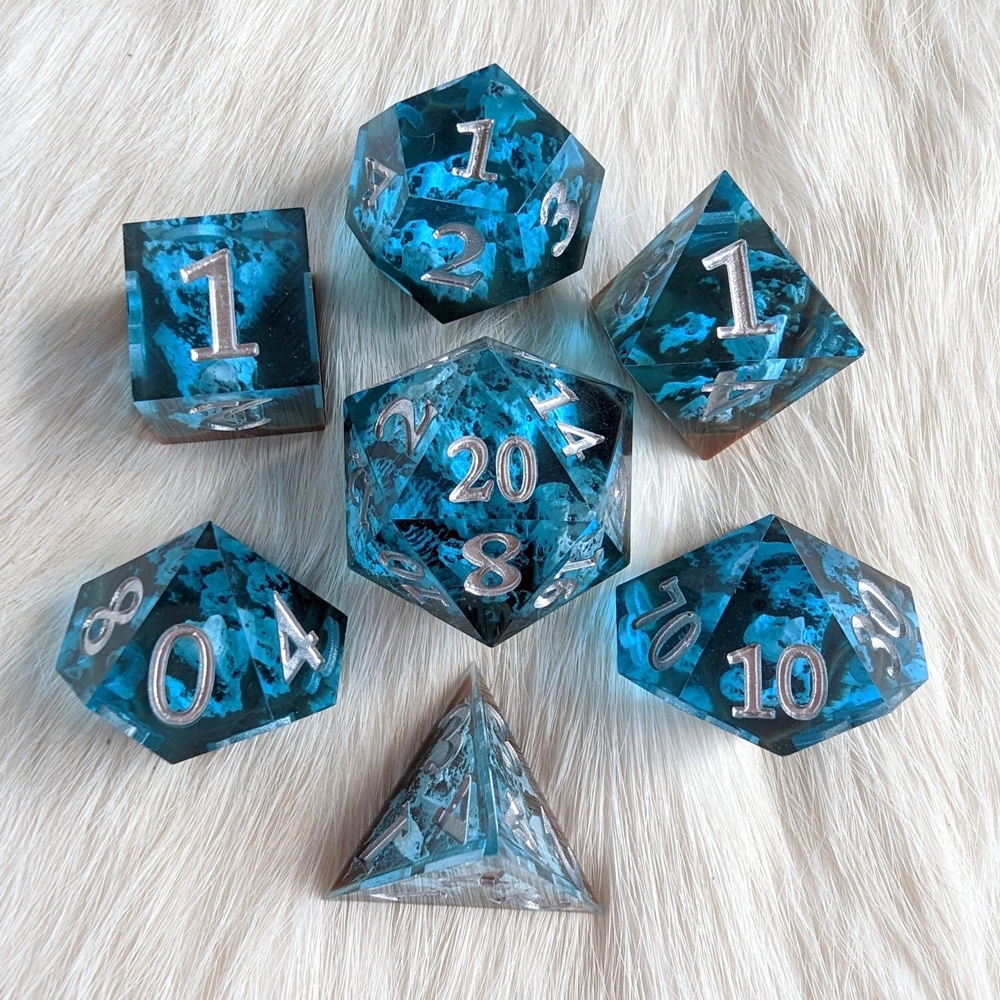 Tundra Peak Sharp Edge Dice Set – 7 - Piece Snowy Mountain Resin DnD Dice - Fennek and Finch