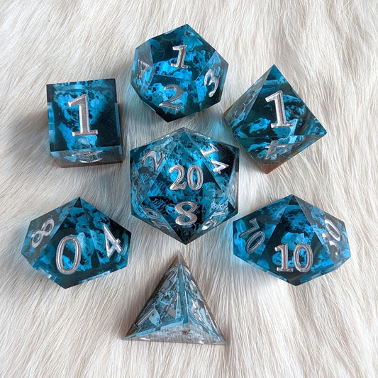 Tundra Peak Sharp Edge Dice Set – 7 - Piece Snowy Mountain Resin DnD Dice - Fennek and Finch