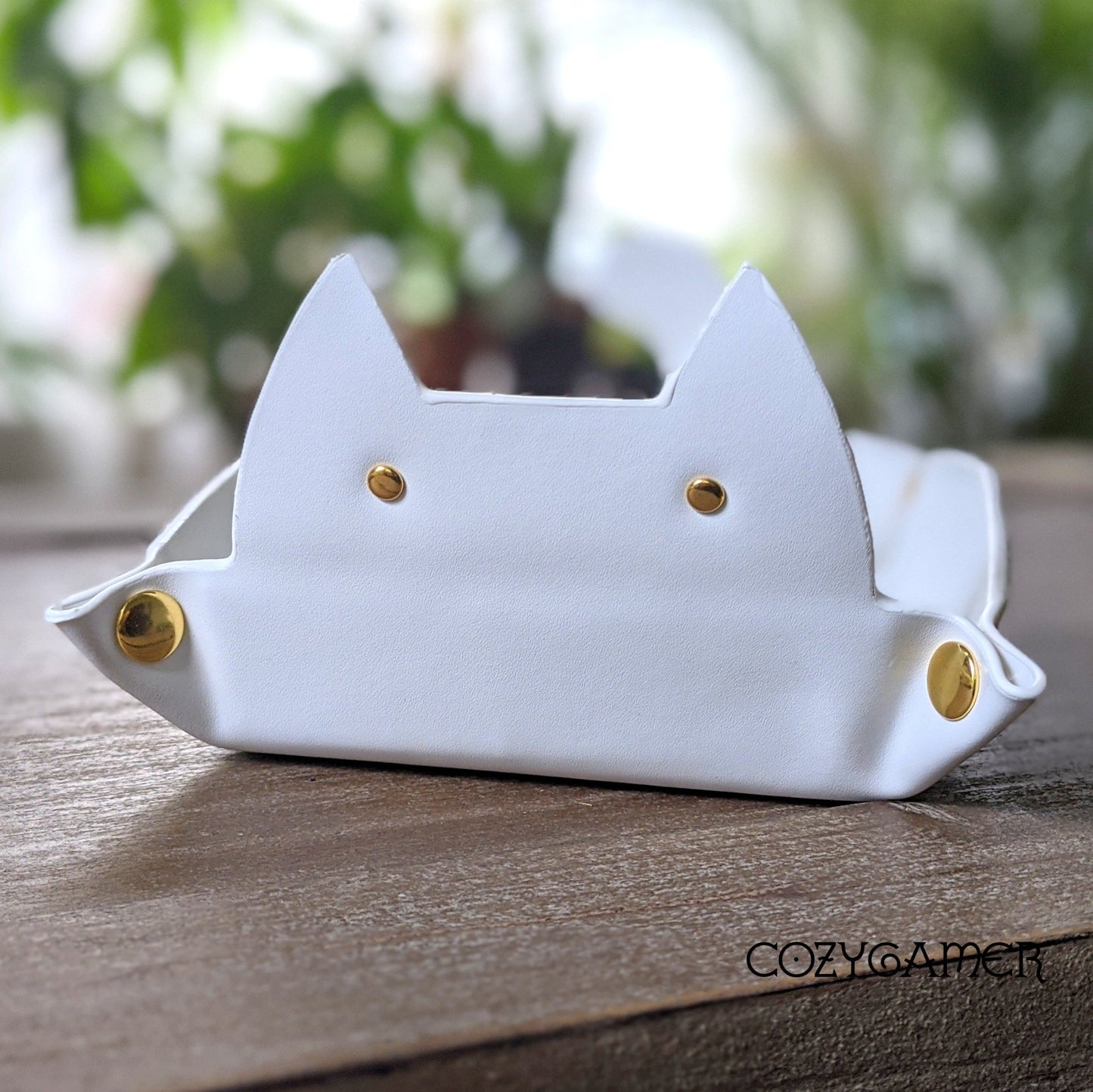 White Cat Dice Tray – Foldable PU Leather Rolling Tray for DnD | Fennek & Finch - Fennek and Finch