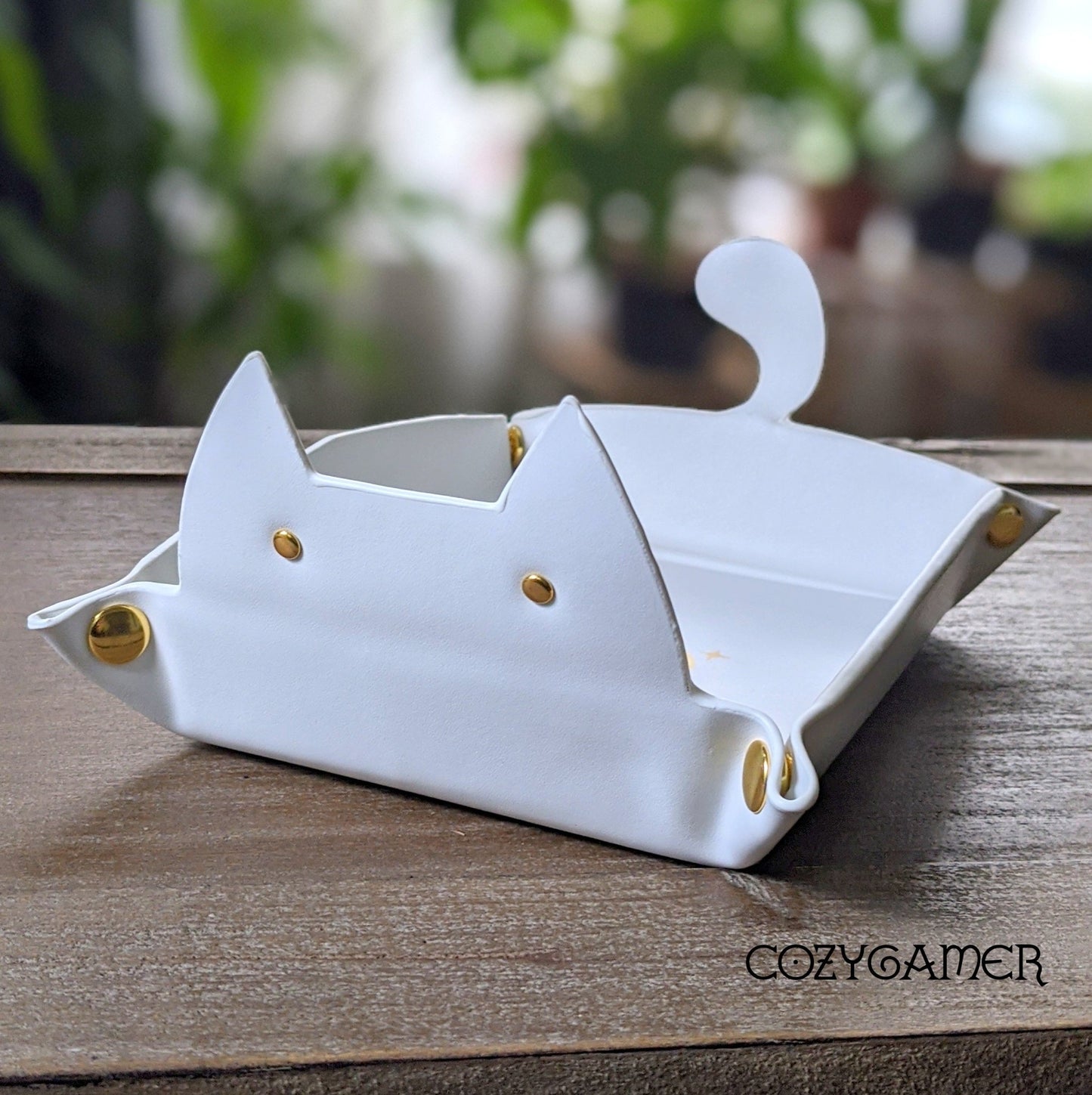 White Cat Dice Tray – Foldable PU Leather Rolling Tray for DnD | Fennek & Finch - Fennek and Finch