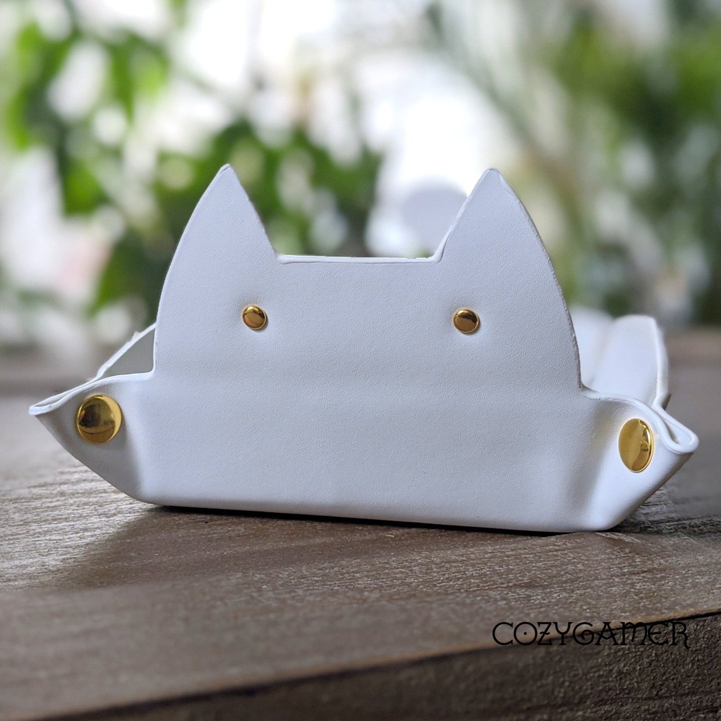 White Cat Dice Tray – Foldable PU Leather Rolling Tray for DnD | Fennek & Finch - Fennek and Finch