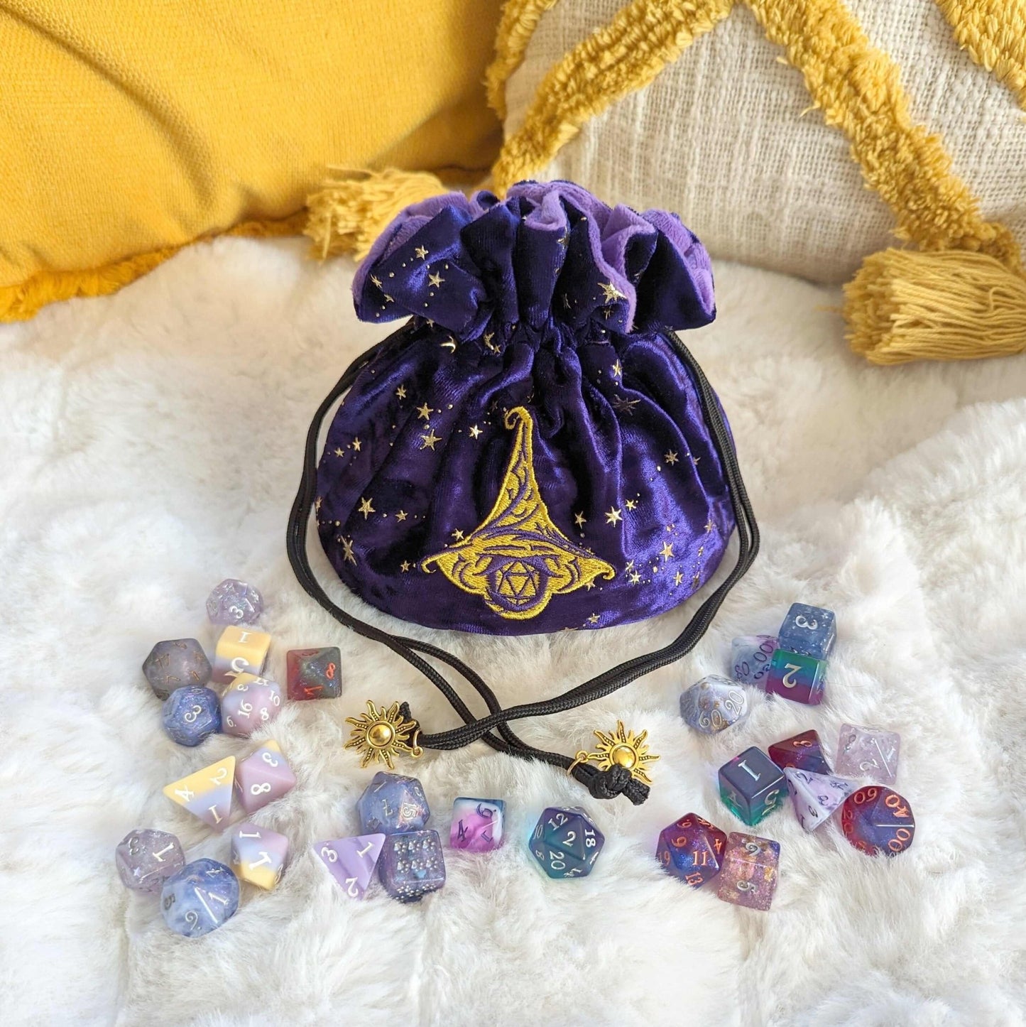 Wizard Dice Bag – Multi-Pocket Purple Velvet D20 Pouch for DnD Dice Storage Fennek and Finch